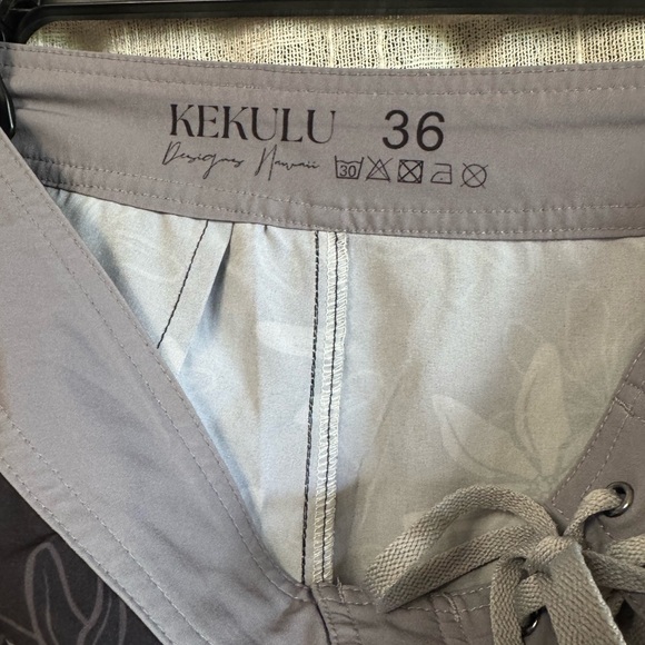 Men's Black Floral Hybrid Board Shorts with Gray Trim - Picture 5 of 5